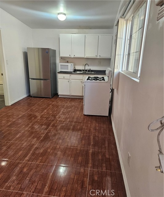 17537 Tuba, Northridge CA: https://media.crmls.org/medias/c0ef08dd-52bc-4481-b3ec-6c79aeabc309.jpg