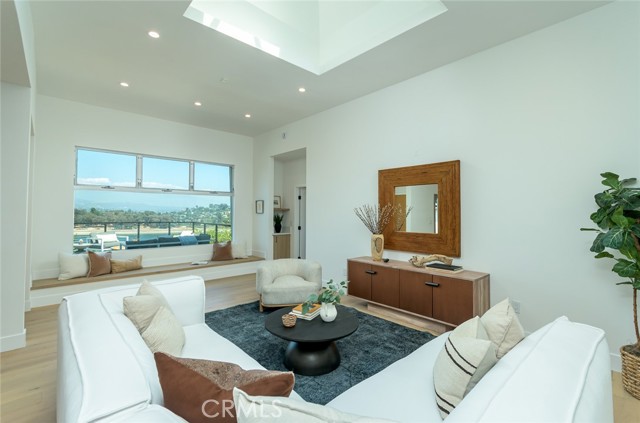 Detail Gallery Image 13 of 71 For 2023 Kenilworth Ave, Los Angeles,  CA 90039 - 3 Beds | 2 Baths