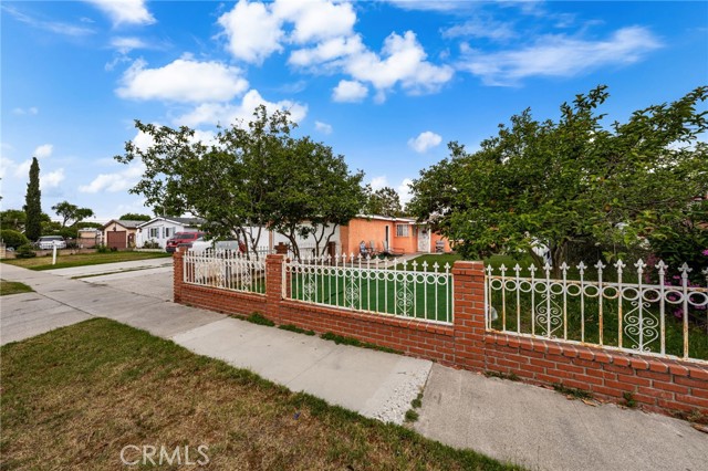 Detail Gallery Image 3 of 41 For 526 Nottingham Ave, Santa Ana,  CA 92703 - 4 Beds | 2 Baths