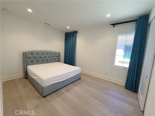 160 Statura, Irvine CA: https://media.crmls.org/medias/c0f0d77e-4b08-4130-87ba-941df79122c3.jpg