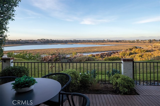 Detail Gallery Image 23 of 28 For 2175 Vista Entrada, Newport Beach,  CA 92660 - 3 Beds | 2/1 Baths