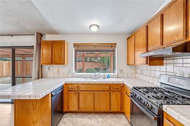 Detail Gallery Image 13 of 30 For 4883 Newport Ln, Riverside,  CA 92504 - 3 Beds | 2 Baths