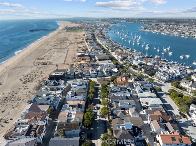 Detail Gallery Image 4 of 36 For 1509 E Ocean Bld, Newport Beach,  CA 92661 - 4 Beds | 3 Baths