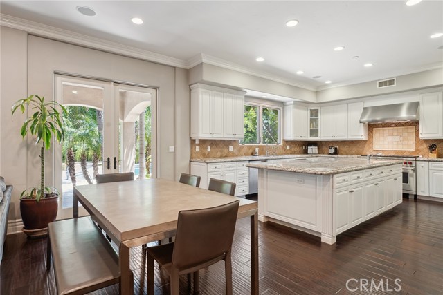 23115 Erwin Street, Woodland Hills CA: https://media.crmls.org/medias/c0f33f36-e514-4ecb-8cf6-2996428c14f9.jpg