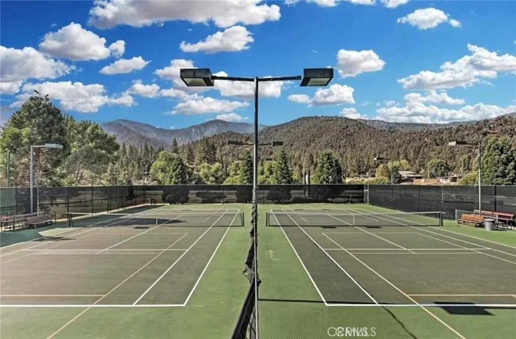 https://media.crmls.org/medias/c0f39654-dd1d-4e11-99e8-6f908532fc78.jpg?preset=X-Large