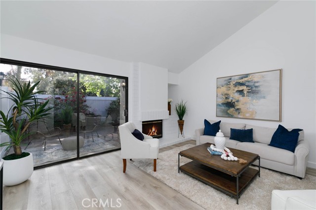 Detail Gallery Image 7 of 29 For 1327 Solera Ln #6,  Diamond Bar,  CA 91765 - 2 Beds | 3 Baths