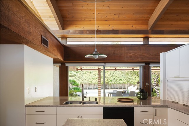 1878 Tahiti Drive, Costa Mesa CA: https://media.crmls.org/medias/c0f50793-58d9-4fd4-9efd-279c560add57.jpg