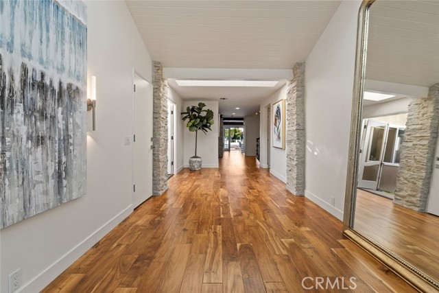 Detail Gallery Image 17 of 68 For 218 Evening Star Ln, Newport Beach,  CA 92660 - 5 Beds | 3/1 Baths