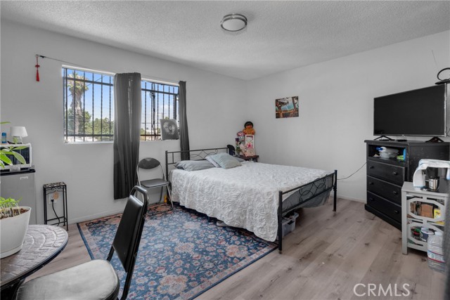 2200 E 105th Street, Los Angeles CA: https://media.crmls.org/medias/c0f574ce-bc78-4da9-a7e6-2de049ad6e6a.jpg