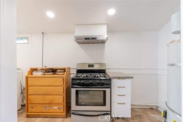 Detail Gallery Image 5 of 29 For 10434 Irma Ave, Tujunga,  CA 91042 - 2 Beds | 1 Baths