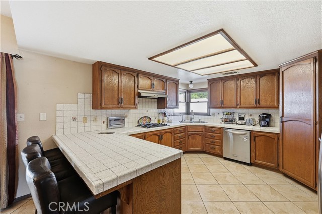 Detail Gallery Image 10 of 47 For 11135 Old Fashion, Riverside,  CA 92503 - 3 Beds | 2/1 Baths