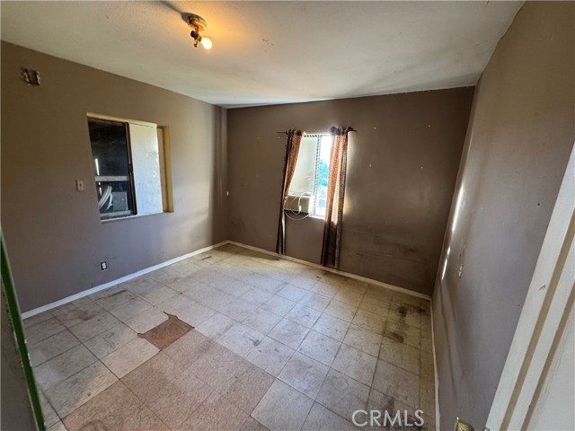 Detail Gallery Image 15 of 21 For 326 N Grant Ave, Corona,  CA 92882 - 2 Beds | 1 Baths