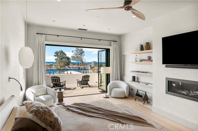 Detail Gallery Image 5 of 40 For 2212 Cliff Dr, Newport Beach,  CA 92663 - 5 Beds | 5/1 Baths