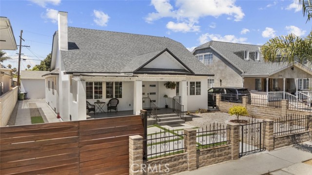 1727 N Kenmore Avenue, Los Angeles CA: https://media.crmls.org/medias/c0f9416f-79b2-4df3-9846-f44973b3b3c7.jpg