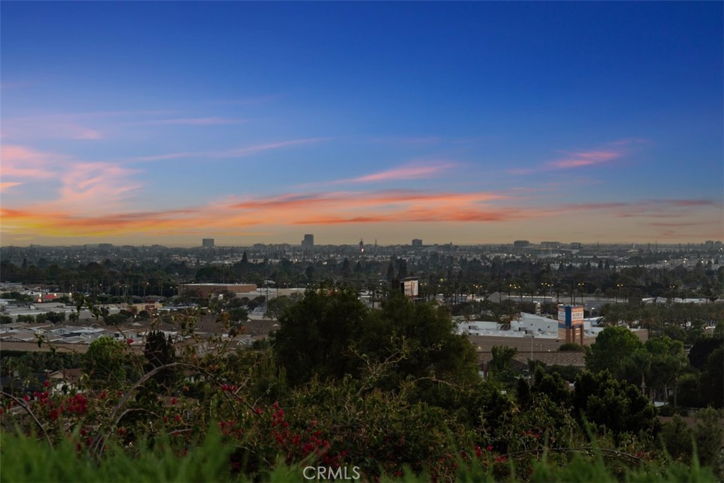 https://media.crmls.org/medias/c0fc0d7f-d793-48db-ad70-868fd4adeb6a.jpg?preset=X-Large