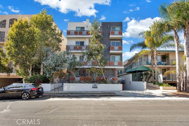 11715 Goshen, Los Angeles, CA 90049