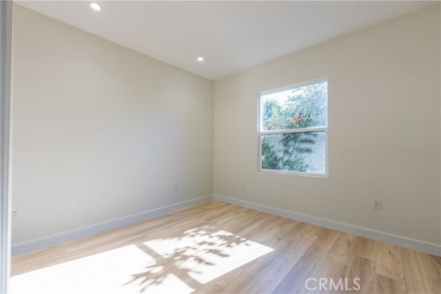 Detail Gallery Image 10 of 28 For 2131 N Pepper, Burbank,  CA 91505 - 2 Beds | 1/1 Baths