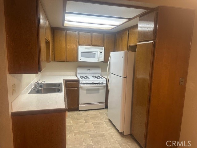 Image 2 of 14 For 600 Brea Boulevard 44