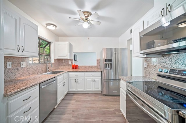 Detail Gallery Image 6 of 21 For 9950 Reseda Bld #7,  Northridge,  CA 91324 - 3 Beds | 2/1 Baths