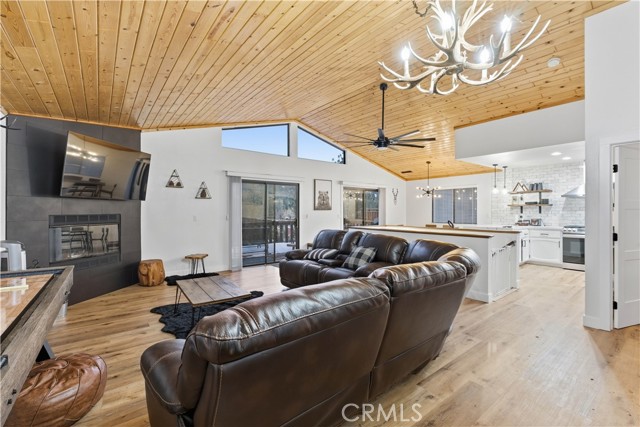 Detail Gallery Image 5 of 22 For 42677 Alta Vista Ave, Big Bear Lake,  CA 92315 - 2 Beds | 2 Baths