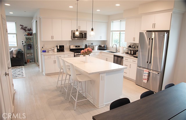 Detail Gallery Image 5 of 17 For 15941 Bravery Ave, Chino,  CA 91708 - 3 Beds | 2/1 Baths