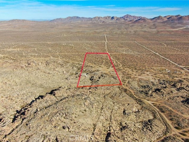 Detail Gallery Image 4 of 13 For 19011 Kensington St, Apple Valley,  CA 92307 - – Beds | – Baths