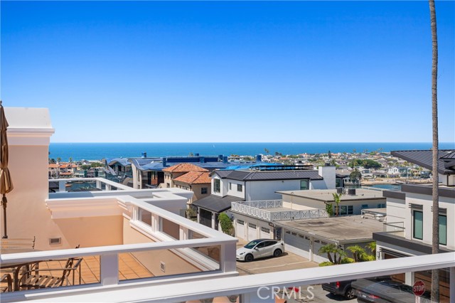 302 Carnation Avenue, Corona del Mar CA: https://media.crmls.org/medias/c0fe566c-f959-41e1-96d0-e922eefa2b71.jpg