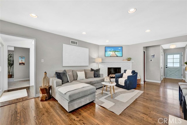 1402 E Rose Avenue, Orange CA: https://media.crmls.org/medias/c0fe823e-2169-4f36-80f2-1cb403a494ad.jpg