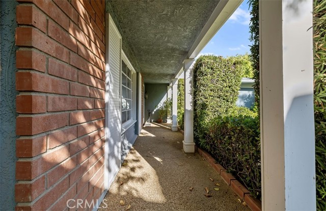 5340 Edgeware Drive, Calabasas CA: https://media.crmls.org/medias/c0fedb19-1e00-4bcc-916c-65c03e0d383d.jpg