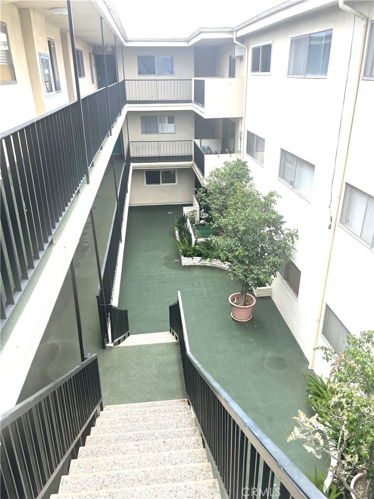 https://media.crmls.org/medias/c0ffb94b-195d-4a60-902c-d3200432b533.jpg?preset=X-Large
