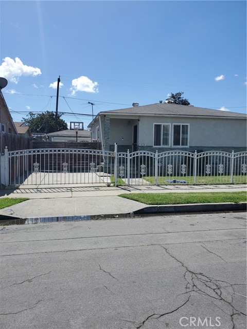 276 Platt Street, Long Beach, California 90805, 2 Bedrooms Bedrooms, ,1 BathroomBathrooms,Single Family Residence,For Sale,Platt,CV24057404