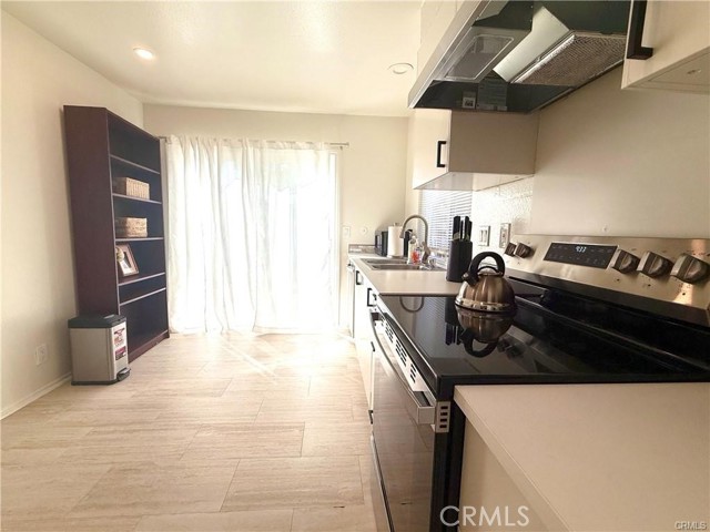 Detail Gallery Image 5 of 13 For 14901 Waverly Ln, Irvine,  CA 92604 - 3 Beds | 2 Baths