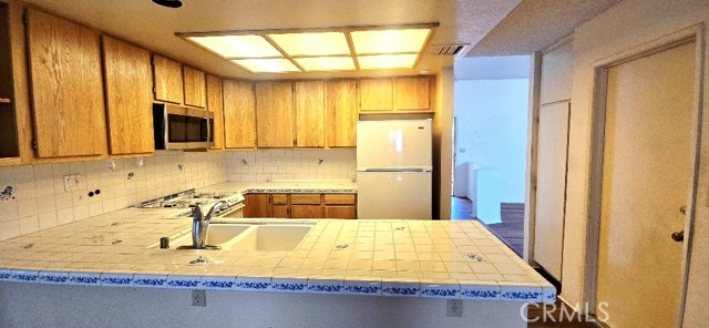 Detail Gallery Image 8 of 12 For 21933 Vintage, Chatsworth,  CA 91311 - 3 Beds | 2 Baths