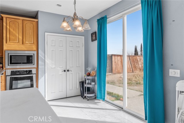 9143 Ocotillo, Hesperia CA: https://media.crmls.org/medias/c1024d86-4c47-4547-8b51-ebd6327ee0bd.jpg
