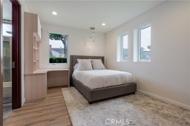 Detail Gallery Image 4 of 72 For 500 N Lucia Ave, Redondo Beach,  CA 90277 - 4 Beds | 5 Baths