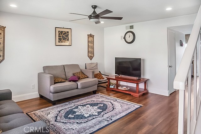 Detail Gallery Image 2 of 13 For 22844 Mesa Way #2,  Lake Forest,  CA 92630 - 2 Beds | 1/1 Baths