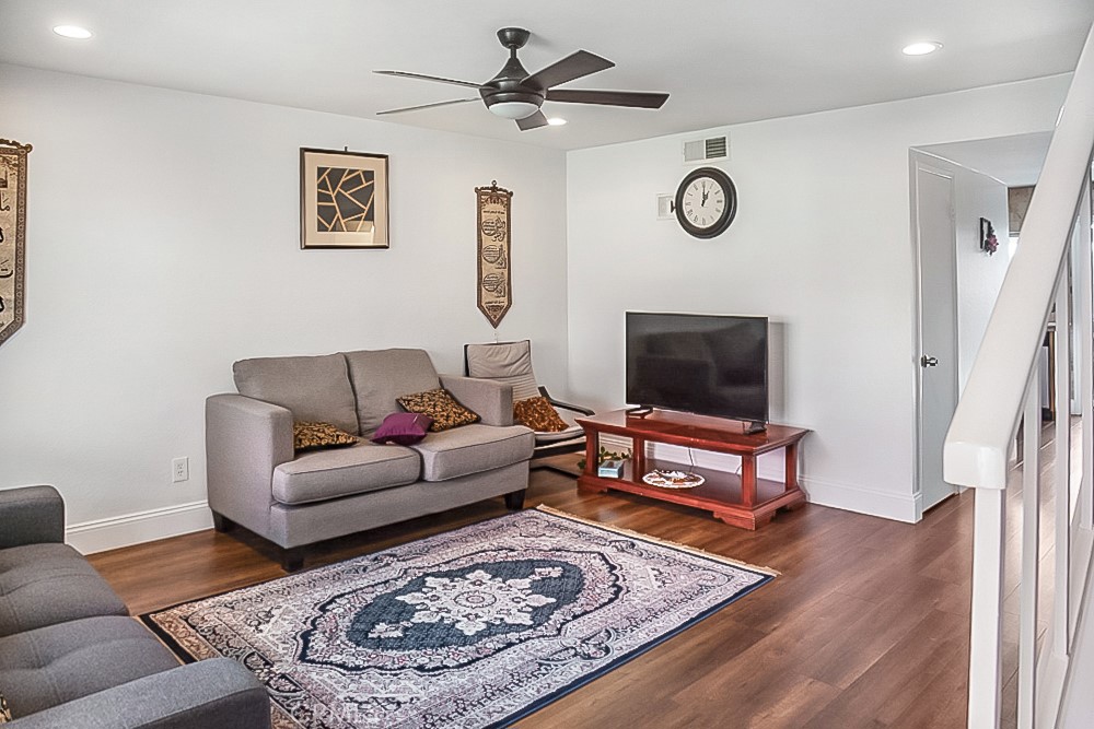 MLS #OC25247814 image #1