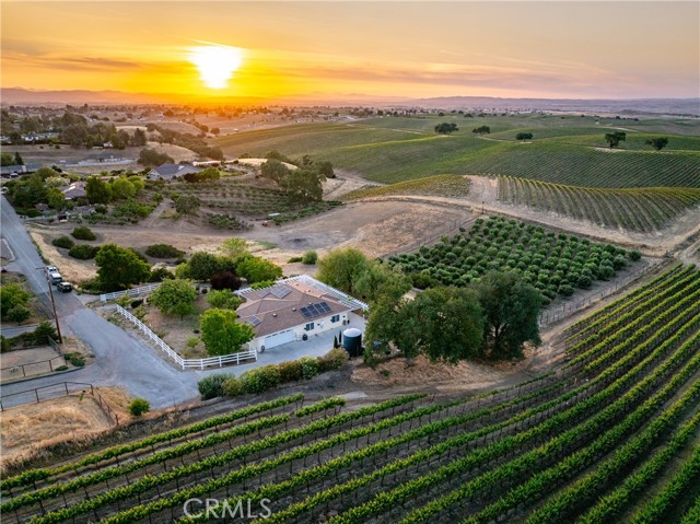 5015 Stagg Hill Place, Paso Robles CA: https://media.crmls.org/medias/c1036c7f-a724-410e-83d1-02a54f6934d4.jpg