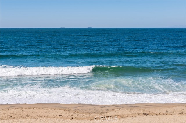 565 Esplanade, Redondo Beach, California 90277, 1 Bedroom Bedrooms, ,Residential,Sold,Esplanade,SB21248131