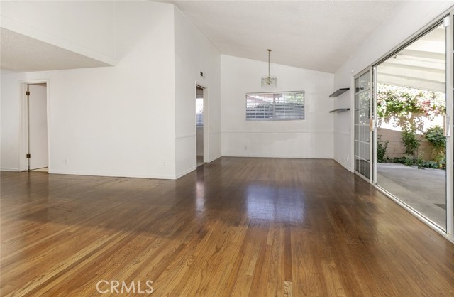 Detail Gallery Image 16 of 33 For 13727 Leadwell St, Van Nuys,  CA 91405 - 3 Beds | 1/1 Baths