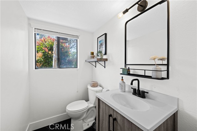 Detail Gallery Image 7 of 27 For 1465 W 179th St #1,  Gardena,  CA 90248 - 2 Beds | 2/1 Baths