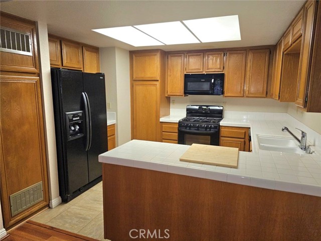 Detail Gallery Image 10 of 11 For 25150 Steinbeck Ave #B,  Stevenson Ranch,  CA 91381 - 3 Beds | 3 Baths