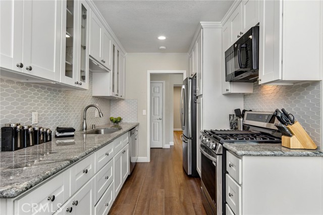 Detail Gallery Image 3 of 15 For 1113 West Hill Avenue, Fullerton,  CA 92833 - 5 Beds | 2 Baths