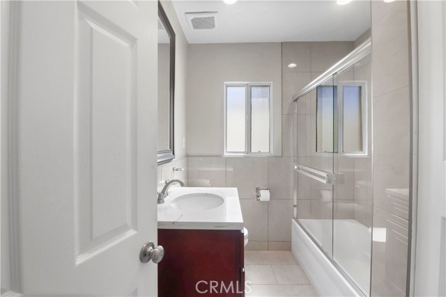 Detail Gallery Image 16 of 31 For 3333 N Los Coyotes Diagonal, Long Beach,  CA 90808 - 3 Beds | 3 Baths