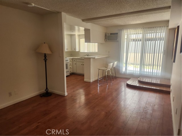 14301 Addison Street, Sherman Oaks CA: https://media.crmls.org/medias/c105dd60-12cb-46fb-8cd6-8b9394fb977e.jpg