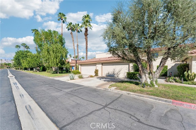 120 Willow Lake, Palm Desert, CA 92260