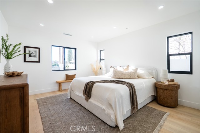 Detail Gallery Image 13 of 35 For 1719 Landis, Burbank,  CA 91504 - 6 Beds | 4 Baths