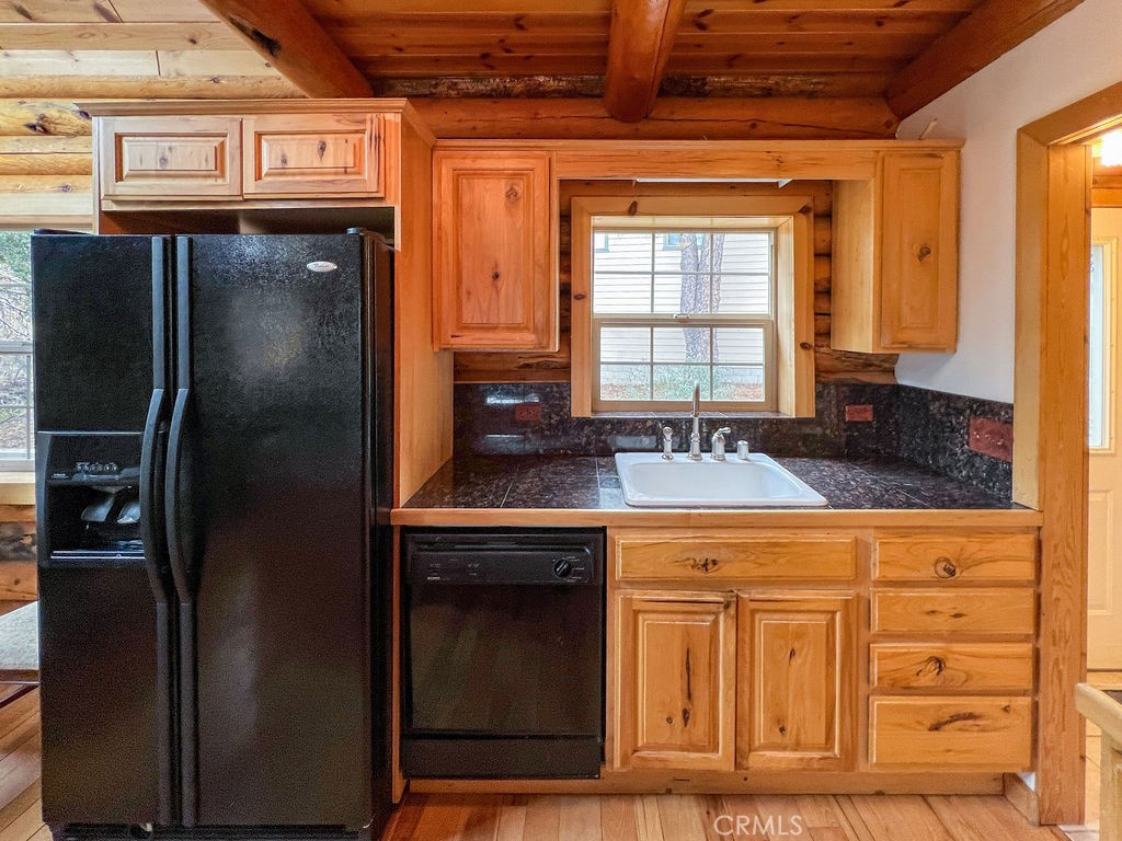 https://media.crmls.org/medias/c10652eb-cc73-4c19-8a39-00297e77499c.jpg?preset=X-Large