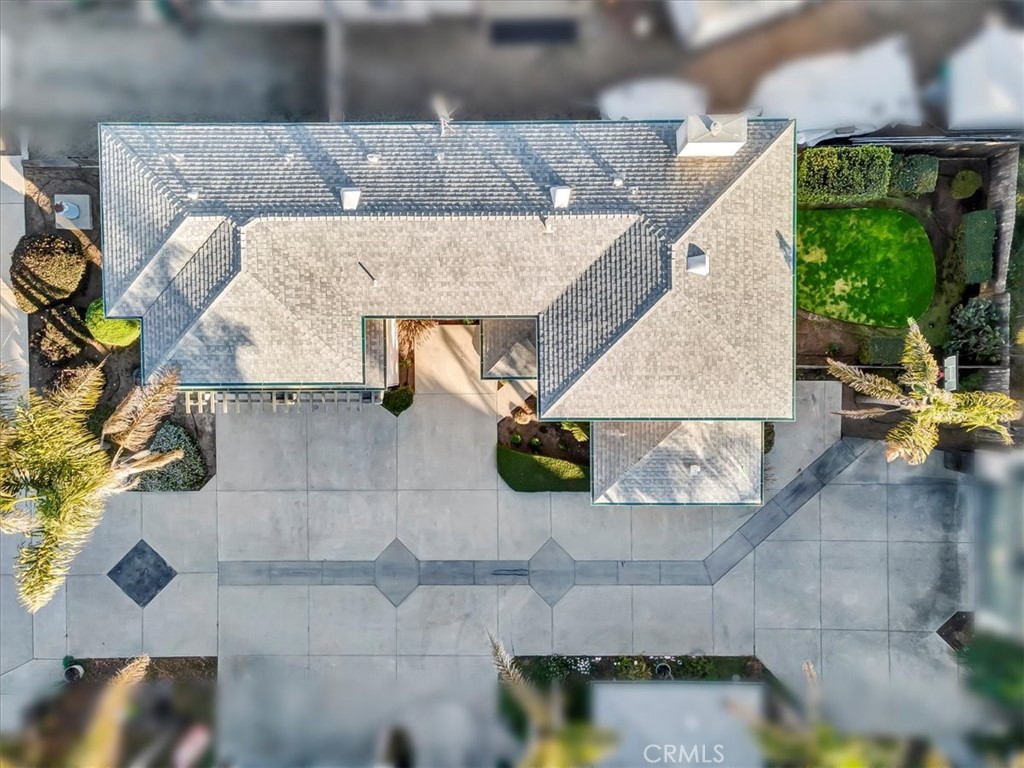 https://media.crmls.org/medias/c107b82f-ac9b-412a-b814-a2d26cfee46e.jpg?preset=X-Large