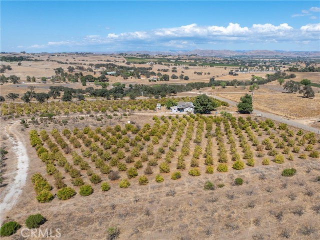 27 Wellsona Road, Paso Robles CA: https://media.crmls.org/medias/c1083ff4-b5d6-432d-8a1f-2085f31cf893.jpg